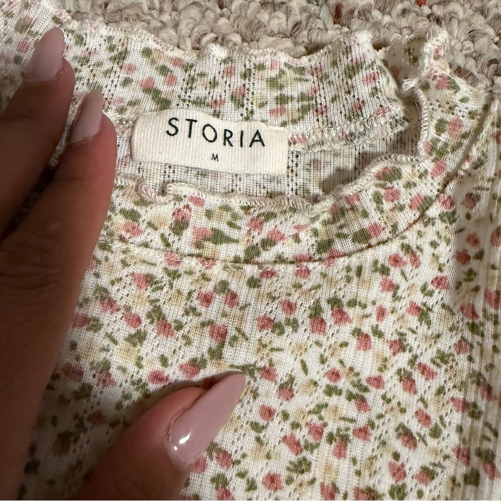 Storia Scalloped High Neck Dainty Long Sleeve Floral Tee- Size Medium - Picture 5 of 6